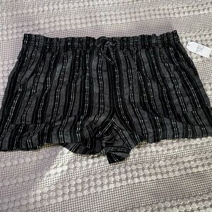 Flowy Casual Short with Details